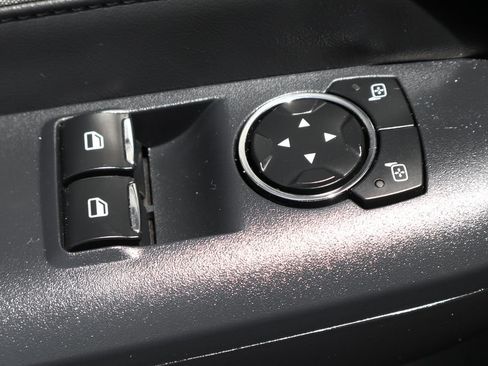 Used 2025 Ford Mustang Coupe RWD image 18