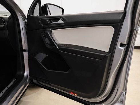 Used 2020 Volkswagen Tiguan SE R-Line image 42