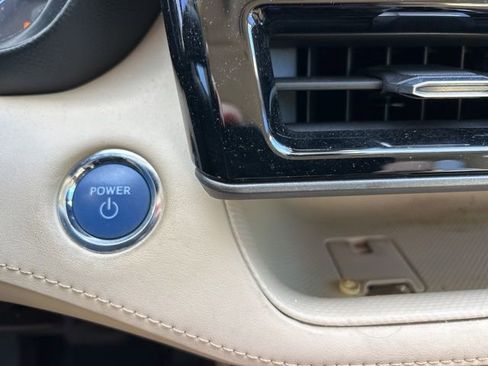 Used 2022 Toyota Highlander Limited image 21