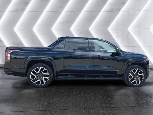 Certified 2025 Chevrolet Silverado EV RST AWD/4WD image 7