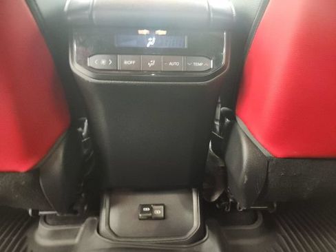 Used 2022 Toyota Highlander XSE FWD image 12