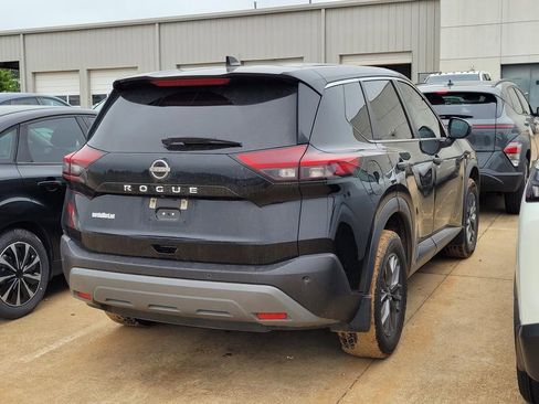 Used 2022 Nissan Rogue S FWD image 3