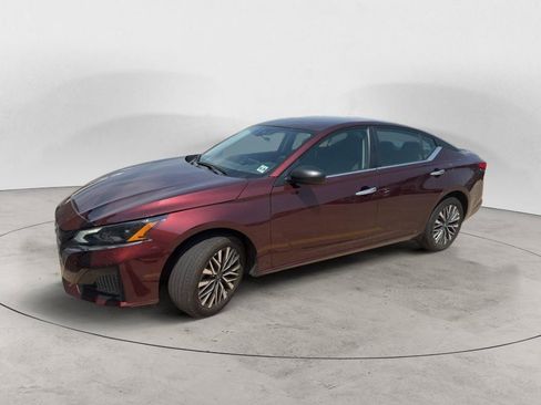 Used 2025 Nissan Altima 2.5 SV AWD/4WD image 1