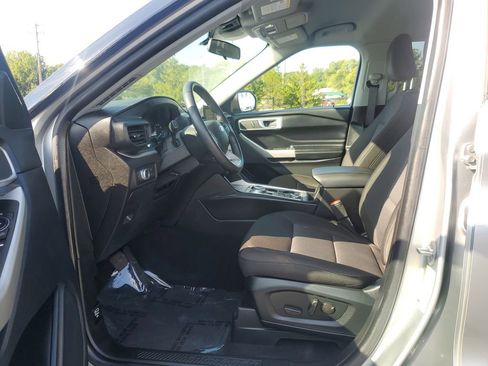 Used 2022 Ford Explorer XLT image 8