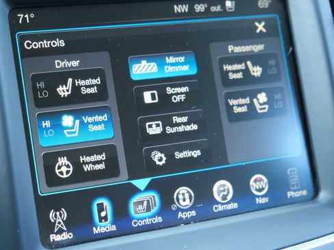 Used 2015 Chrysler 300 C image 28