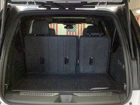 New 2026 Chevrolet Suburban Z71 w/ Comfort Package AWD/4WD image 6