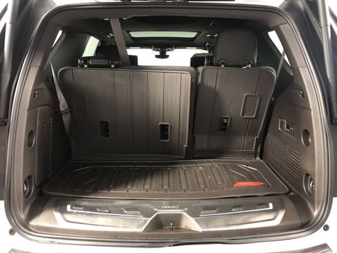 Used 2022 GMC Yukon Denali w/ Denali Premium Package image 24