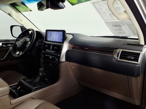 Used 2022 Lexus GX 460 Premium w/ Accessory Package AWD/4WD image 10