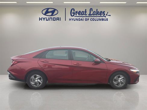Certified 2024 Hyundai Elantra SE image 6