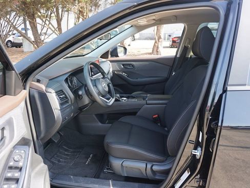 Used 2023 Nissan Rogue S FWD image 2