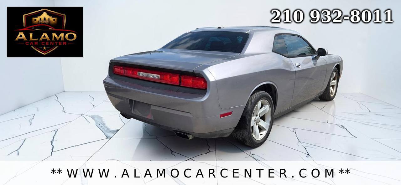 Used 2014 Dodge Challenger SXT RWD image 6