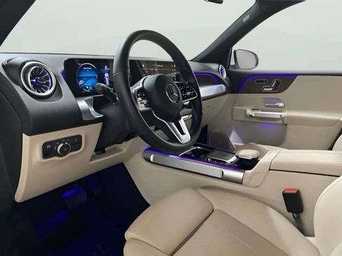 Used 2023 Mercedes-Benz EQB 300 4MATIC w/ Exclusive Package image 18