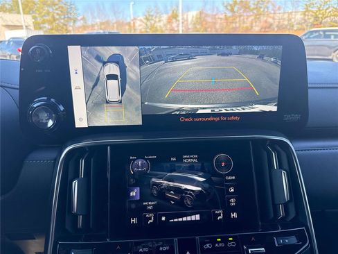 Used 2023 Lexus LX 600 4WD w/ Luxury Package image 20