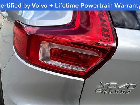 Certified 2025 Volvo XC40 B5 Core image 39