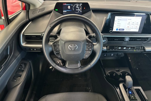 Certified 2025 Toyota Prius LE FWD image 18
