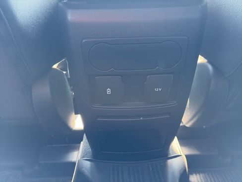 Used 2022 Ford Explorer XLT AWD/4WD image 20