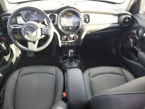 Used 2024 MINI Cooper 4-Door Hardtop image 29