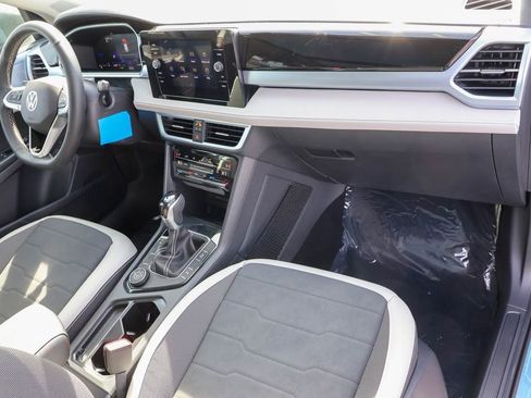 New 2025 Volkswagen Taos SE image 40
