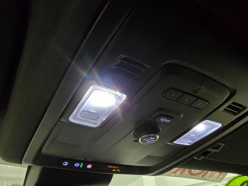 Used 2023 Chevrolet Suburban LT image 29