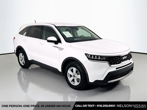 Used 2022 Kia Sorento LX FWD image 3
