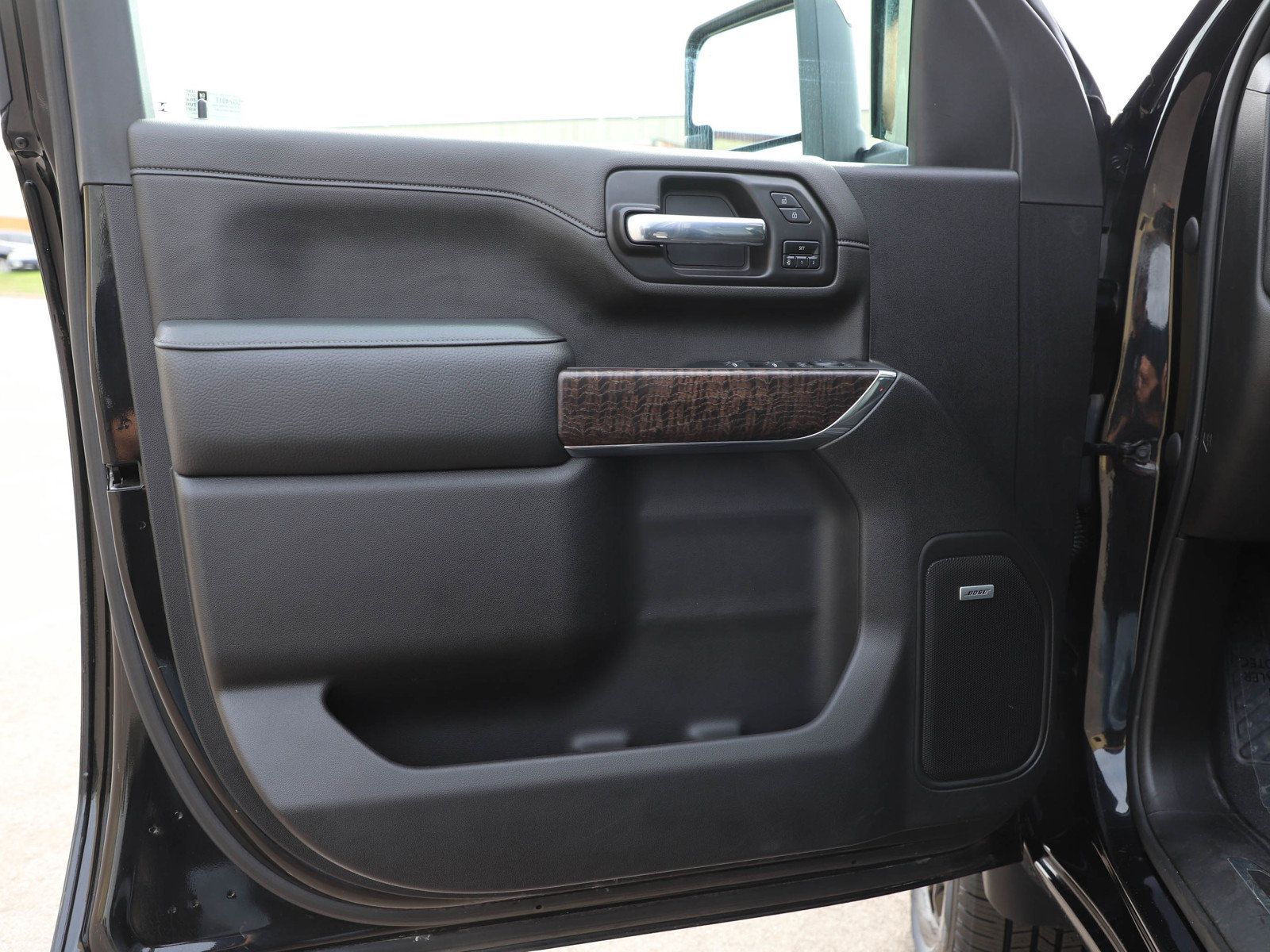 Used 2023 GMC Sierra 3500 Denali w/ Denali Black Diamond Edition AWD/4WD image 17
