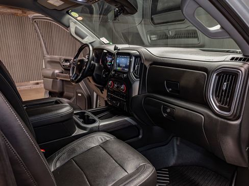 Used 2020 Chevrolet Silverado 2500 LTZ w/ LTZ Premium Package image 13