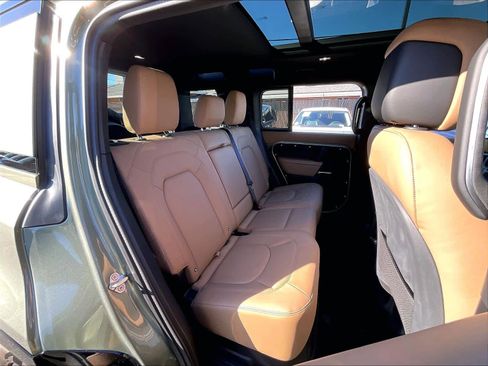 Used 2025 Land Rover Defender 110 X-Dynamic SE image 28