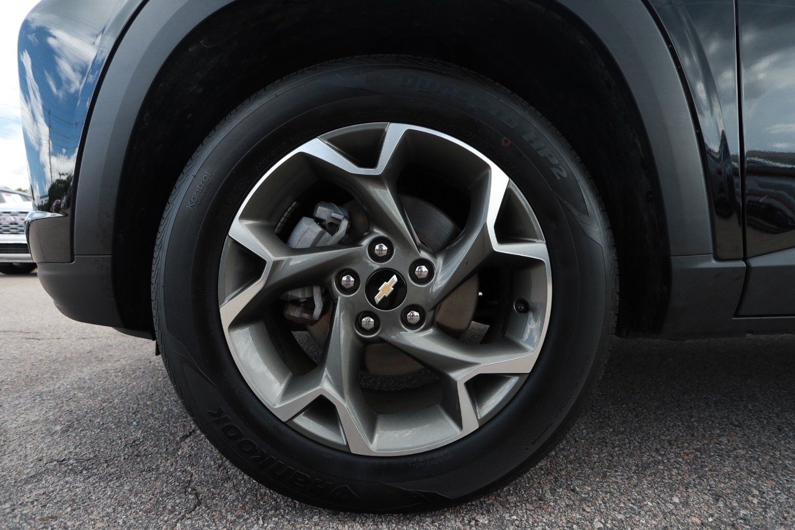 Used 2025 Chevrolet Trax LT w/ LT Convenience Package FWD image 9
