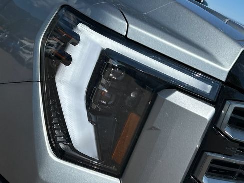 Used 2024 GMC Sierra 2500 AT4 w/ Technology Package AWD/4WD image 22