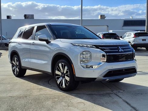 Used 2026 Mitsubishi Outlander SE FWD image 5