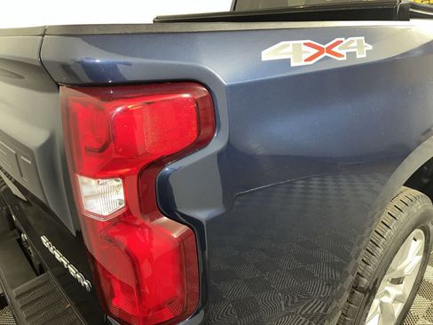 Used 2021 Chevrolet Silverado 1500 Custom w/ Safety Confidence Package AWD/4WD image 12
