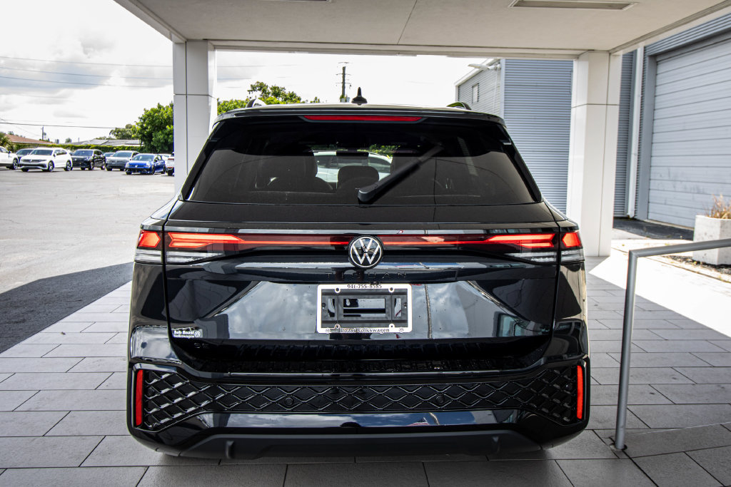 New 2026 Volkswagen Tiguan SE R-Line FWD image 17