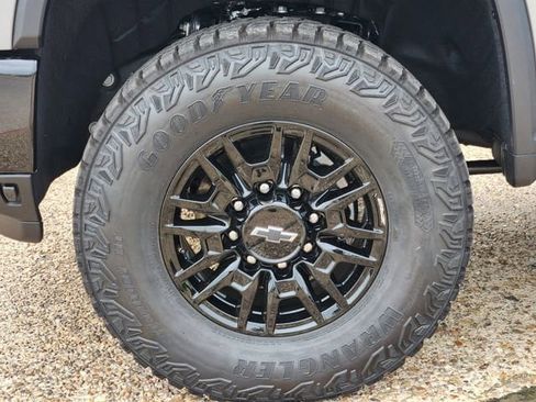 New 2026 Chevrolet Silverado 2500 ZR2 AWD/4WD image 8