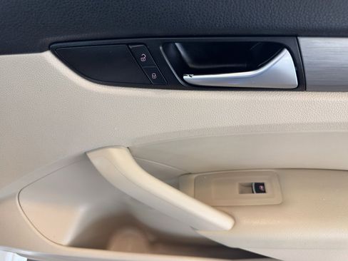 Used 2014 Volkswagen Passat TDI SE image 16