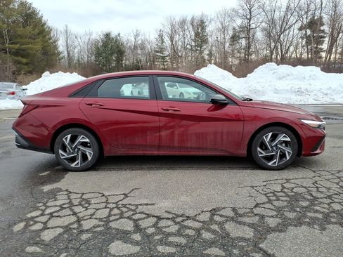 Used 2025 Hyundai Elantra Sport image 2