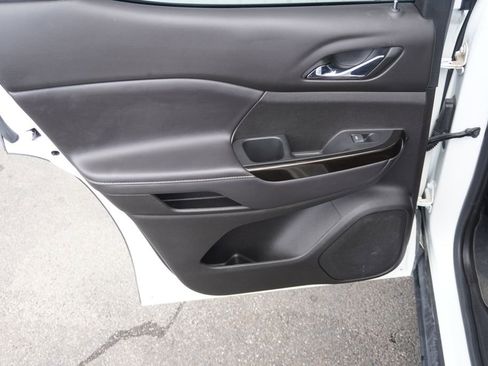 Used 2023 GMC Acadia AT4 w/ Technology Package image 31