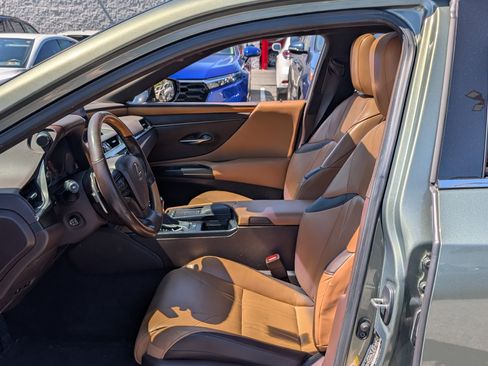 Used 2019 Lexus ES 350 w/ Accessory Package FWD image 16