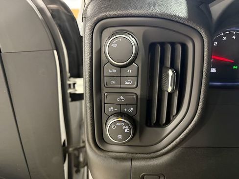 Used 2022 Chevrolet Silverado 1500 W/T AWD/4WD image 19