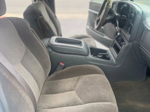 Used 2006 Chevrolet Silverado 2500 LT w/ Heavy-Duty Power Package image 14