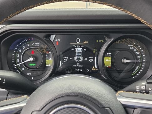 Used 2024 Jeep Wrangler Unlimited Sahara AWD/4WD image 20