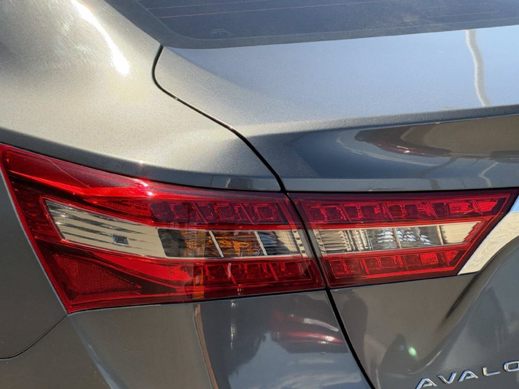 Used 2018 Toyota Avalon XLE Premium w/ Carpet Mat Package FWD image 8