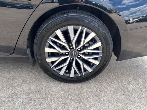 Used 2025 Nissan Altima 2.5 SV image 30