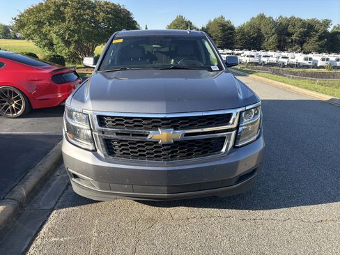 Used 2019 Chevrolet Tahoe LT w/ Luxury Package AWD/4WD image 3