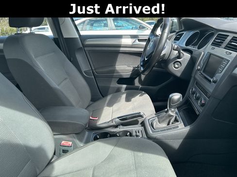 Used 2017 Volkswagen Golf S image 8