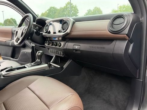 Used 2016 Toyota Tacoma Limited w/ Towing Package AWD/4WD image 24