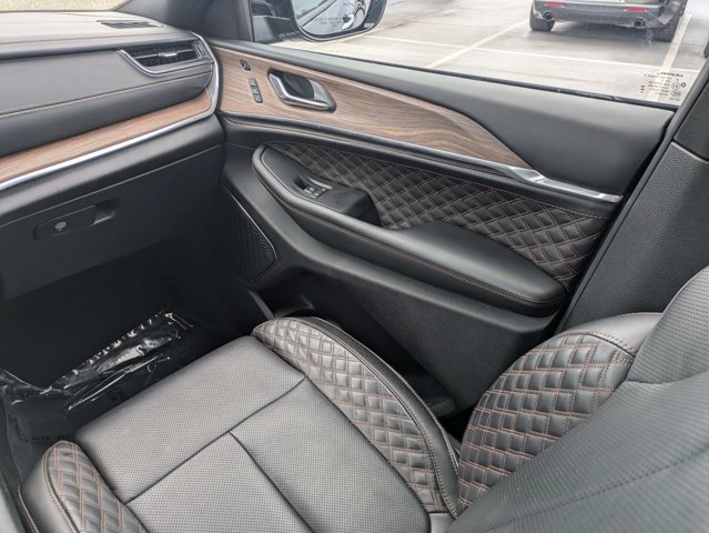 Certified 2025 Jeep Grand Cherokee Summit AWD/4WD image 18