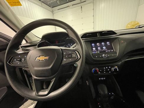 Used 2023 Chevrolet TrailBlazer LT AWD/4WD image 37