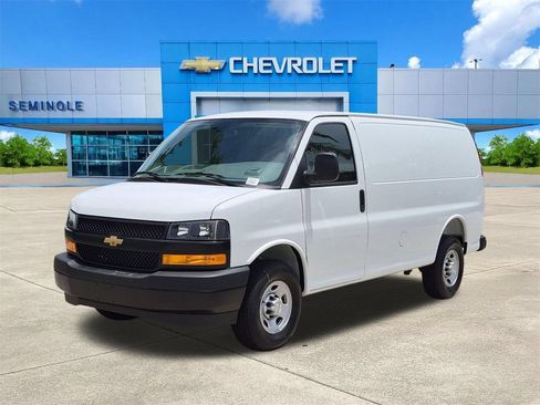 New 2026 Chevrolet Express 3500 RWD image 2