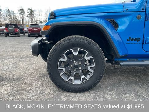 Used 2025 Jeep Wrangler Unlimited Sahara w/ Dual Top Group AWD/4WD image 5