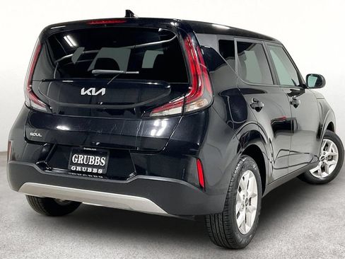 Used 2023 Kia Soul LX w/ LX Technology Package FWD image 2